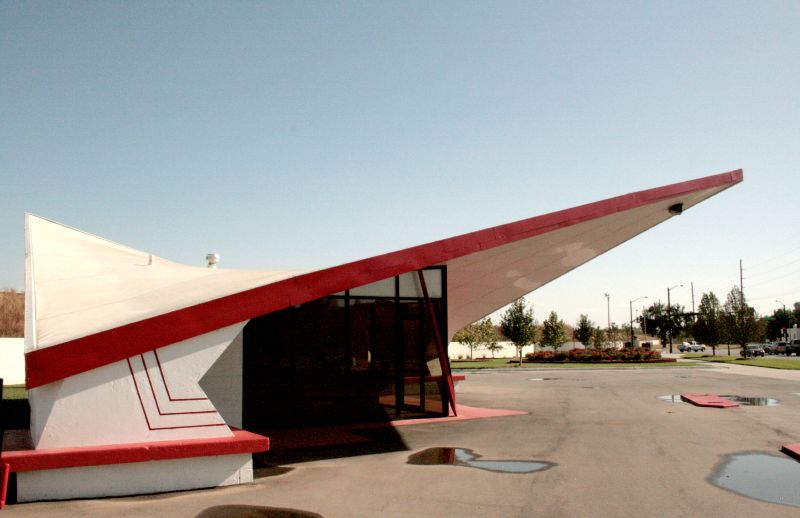 Illustration for article titled The 1950s Space Age style known as Googie lives on forever
